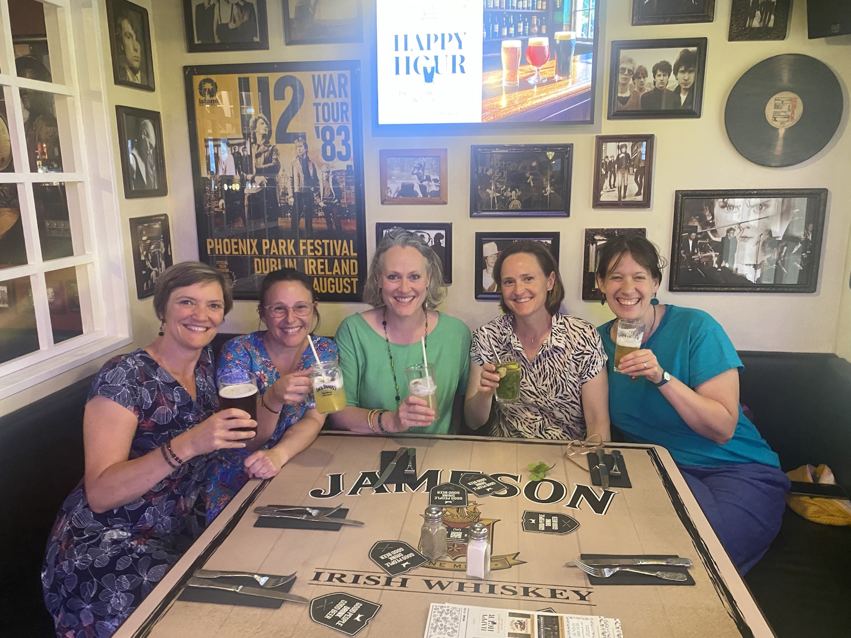 Celtic Friends Black Shelter Celtic Friends Black Shelter